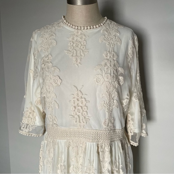 pink ripple Dresses & Skirts - Pink Ripple cream lace maxi dress size 1X